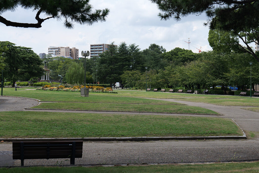 鶴舞公園　芝生広場